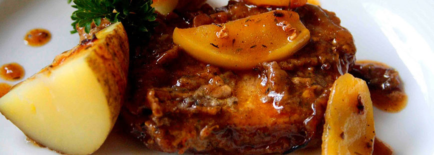 Chuletas de Cerdo en Salsa de Manzana