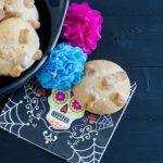 Pan de muerto con mantequilla Lyncott