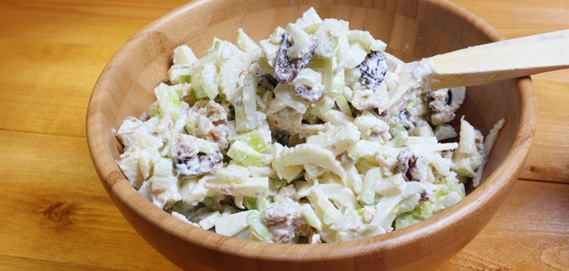 Ensalada de Manzana y Apio con Crema Reducida en Grasa Lyncott®