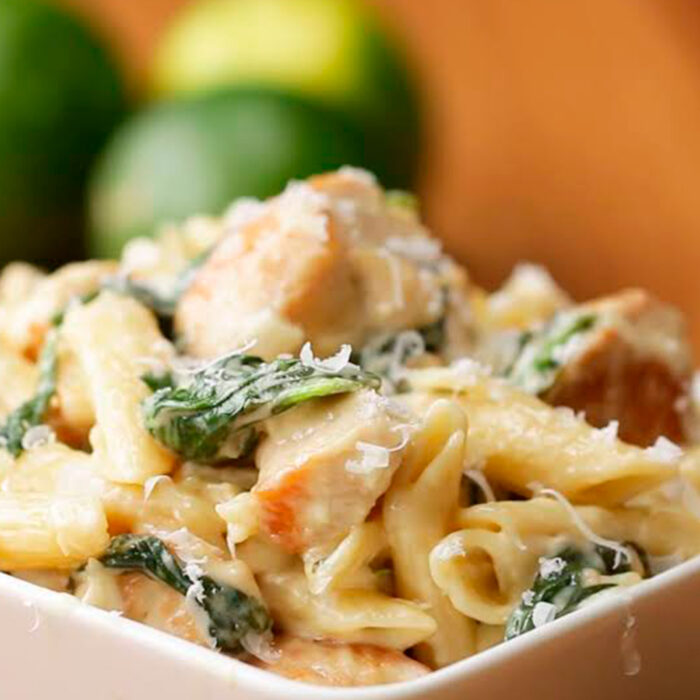 Pasta con Pollo en Salsa de Crema Lyncott®