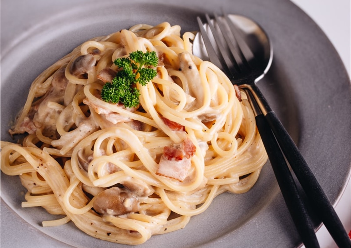 Pasta con Tocino, Champiñones y Crema Lyncott